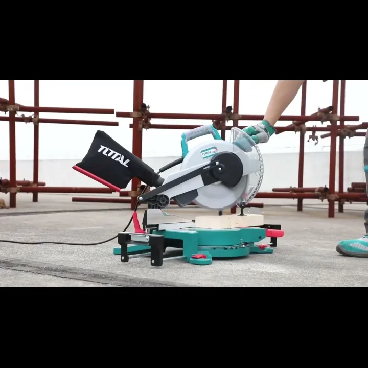 Scie à onglet 2400W TOTAL